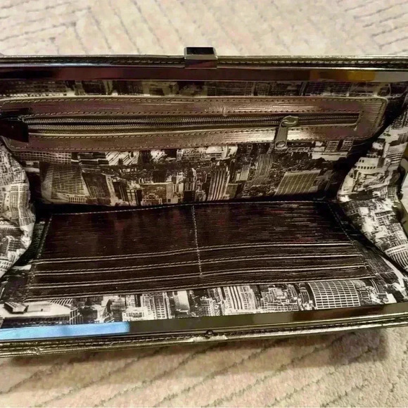 Kenneth Cole reaction silver clutch - Picture 6 of 6